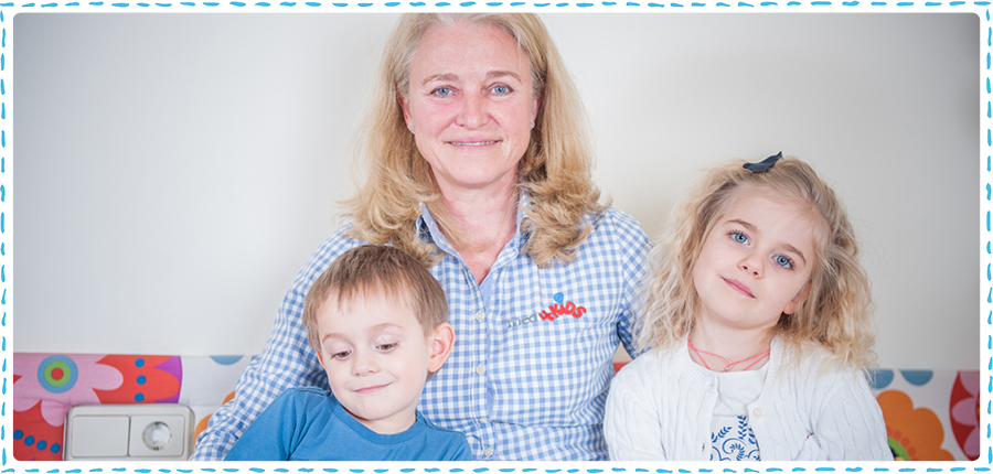 Dr. Elisabeth Frigo mit Kindern